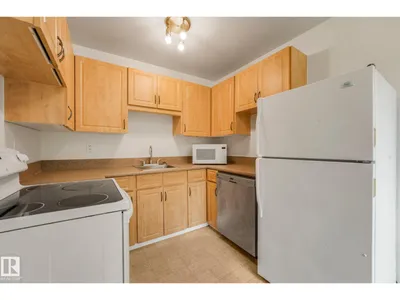 144 ROSELAND VG NW photo 12