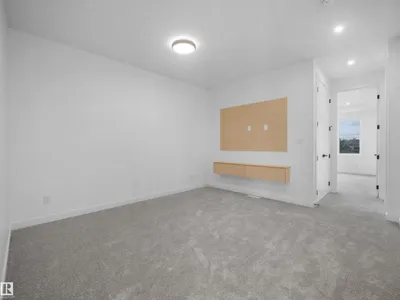 2039 collip crescent SW photo 9