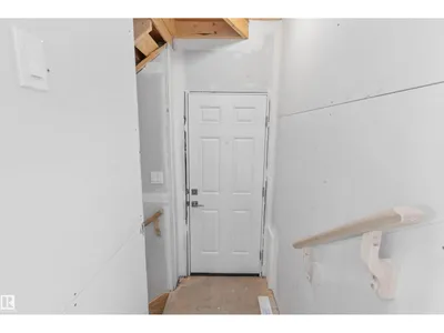 18713 18A AV NW photo 36