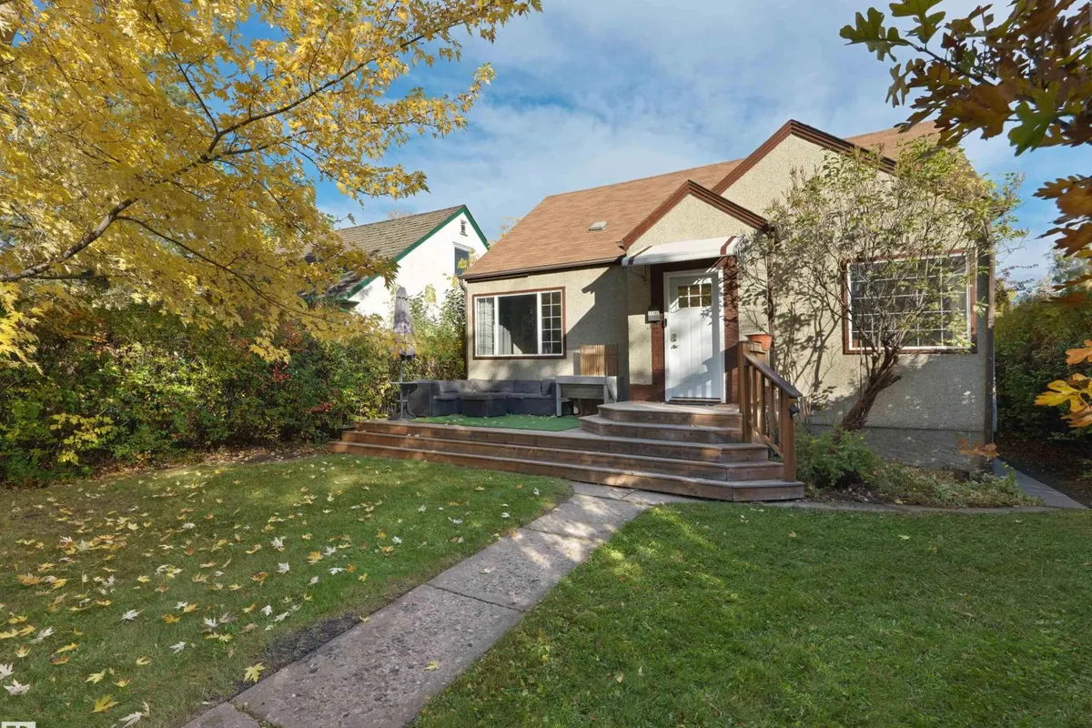 11142 71 AV NW exterior