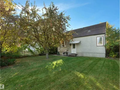 11142 71 AV NW photo 28