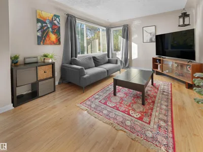 11142 71 AV NW photo 5