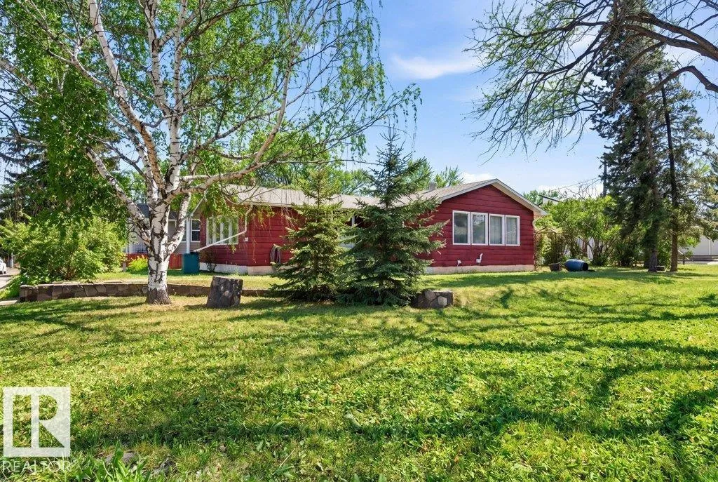 10459 66 AV NW exterior