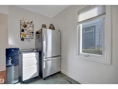 10647 68 AV NW photo 13