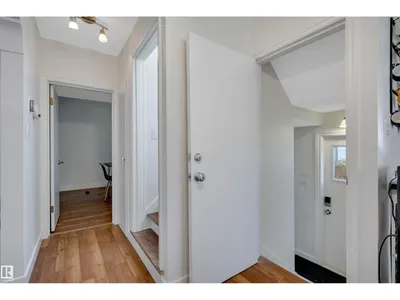 10647 68 AV NW photo 14
