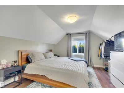 10647 68 AV NW photo 24