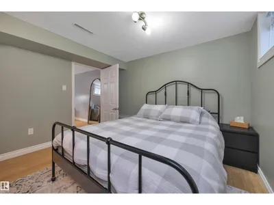 10647 68 AV NW photo 42