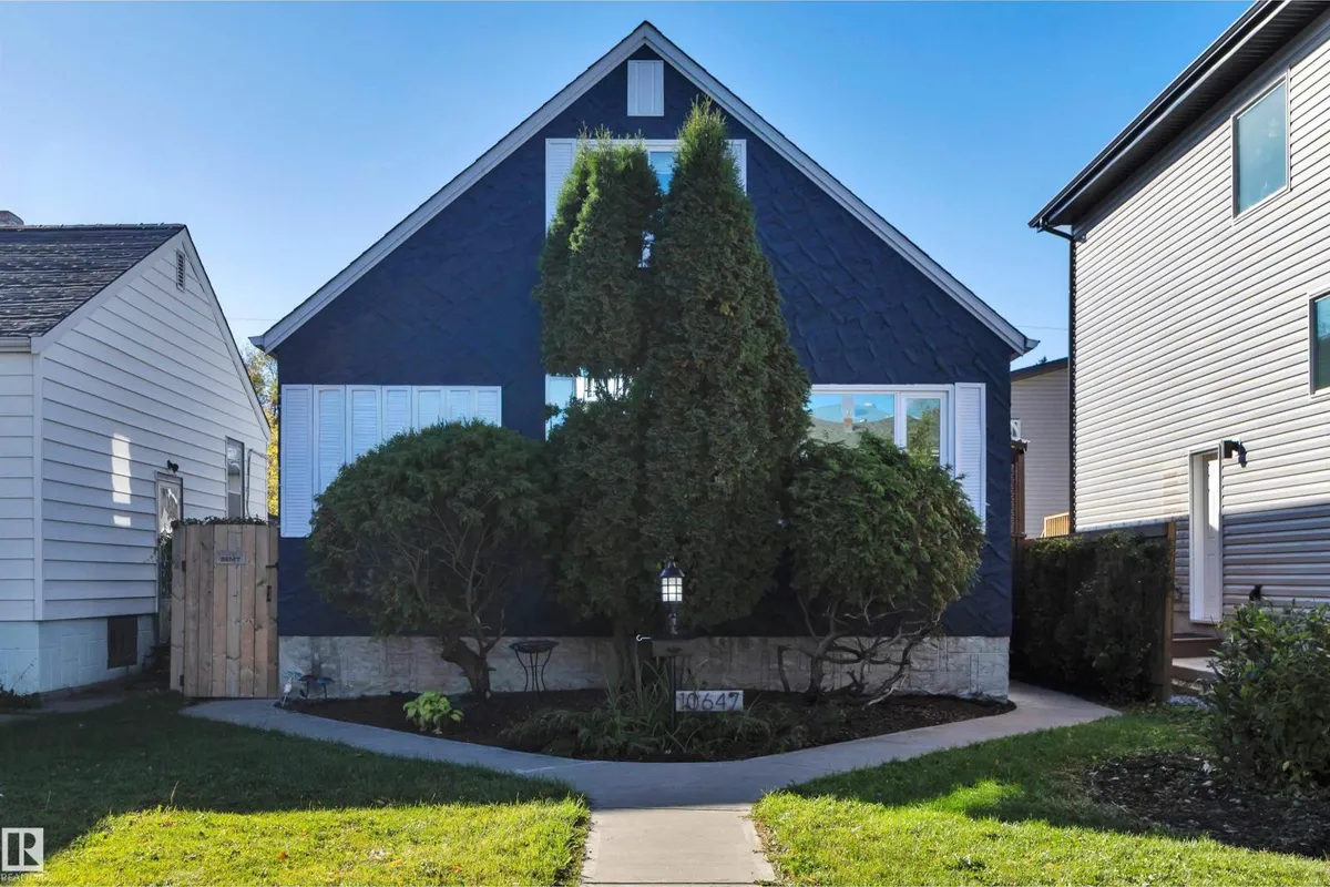 10647 68 AV NW exterior