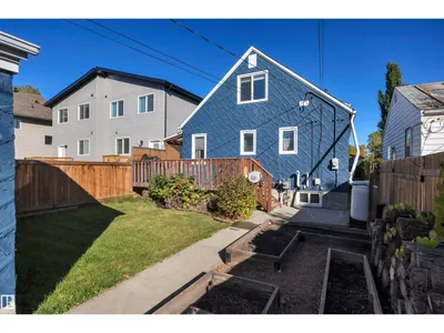 10647 68 AV NW photo 47
