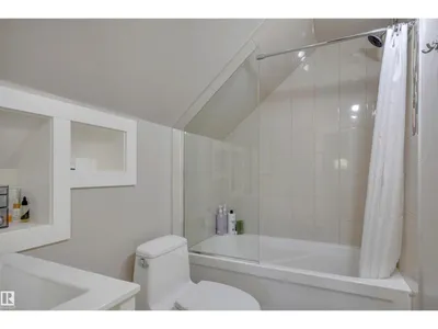 10647 68 AV NW photo 29