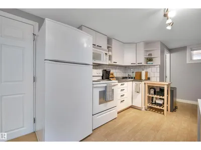 10647 68 AV NW photo 35
