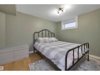 10647 68 AV NW photo 41