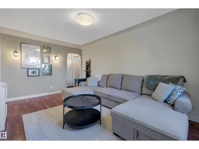 10647 68 AV NW photo 6