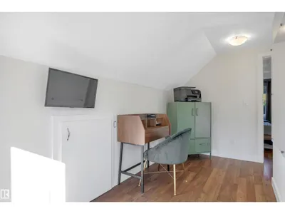 10647 68 AV NW photo 27