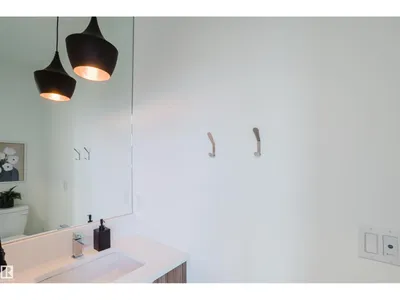 7405 89 ST NW photo 20