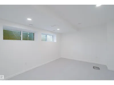 7405 89 ST NW photo 37