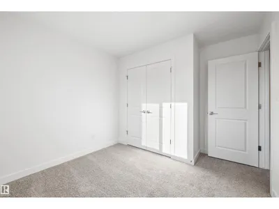 18859 29 AV NW photo 31