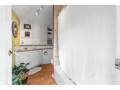 11514 93 ST NW photo 27