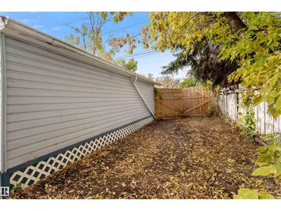 11514 93 ST NW photo 38