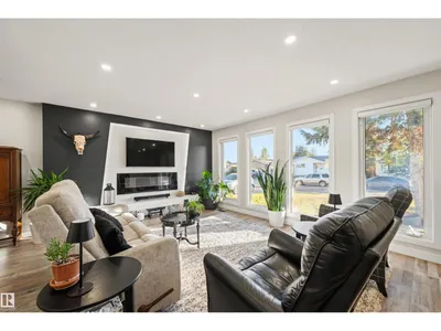 18512 90 AV NW photo 4