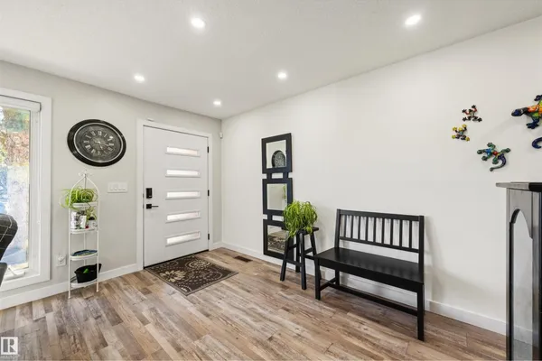 18512 90 AV NW photo 3