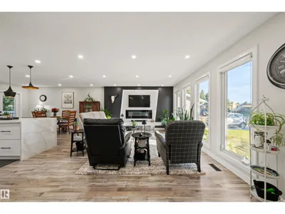 18512 90 AV NW photo 5