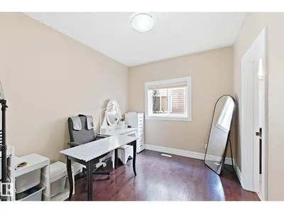 5931 12 AV SW photo 12
