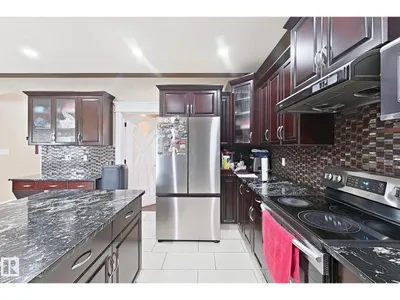 5931 12 AV SW photo 18