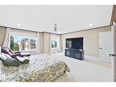 5931 12 AV SW photo 27