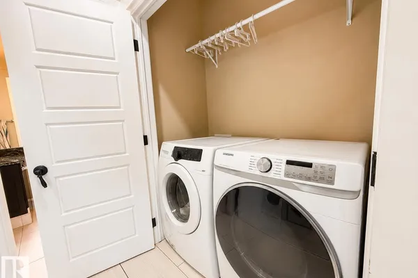 5931 12 AV SW photo 3