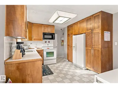 6013 34A AV NW photo 13