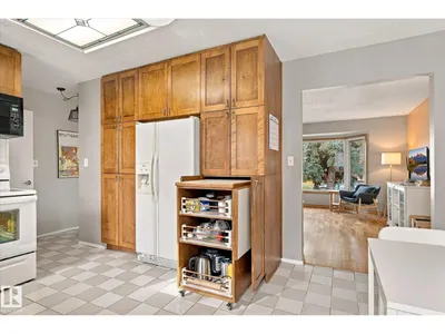 6013 34A AV NW photo 15