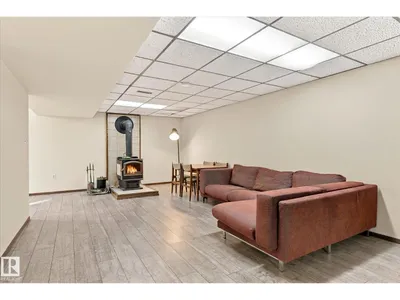6013 34A AV NW photo 29