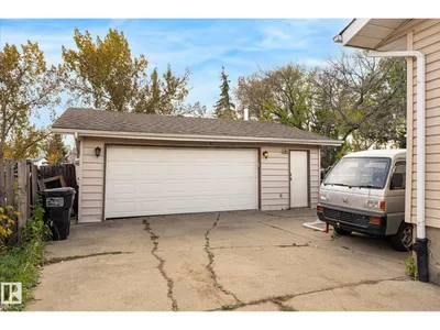 6013 34A AV NW photo 39