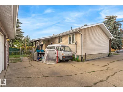 6013 34A AV NW photo 40
