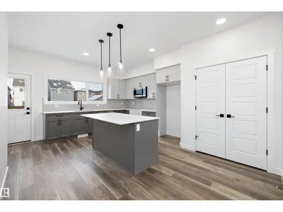 18924 28 AV NW photo 15