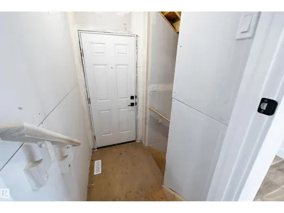 18924 28 AV NW photo 40