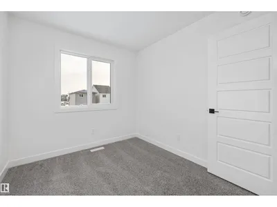 18847 29 AV NW photo 28