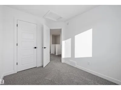 18847 29 AV NW photo 30
