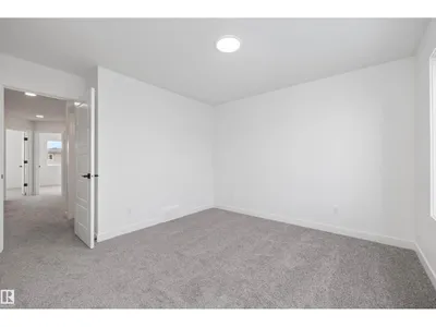 18847 29 AV NW photo 37