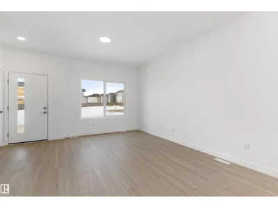 18816 28 AV NW photo 20