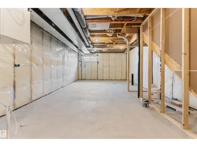 18816 28 AV NW photo 37