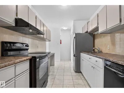 #301 9809 110 ST NW photo 11