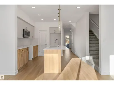 18863 29 AV NW photo 11