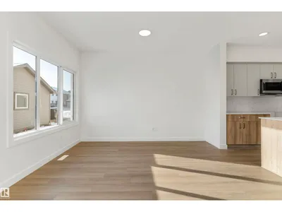 18863 29 AV NW photo 17