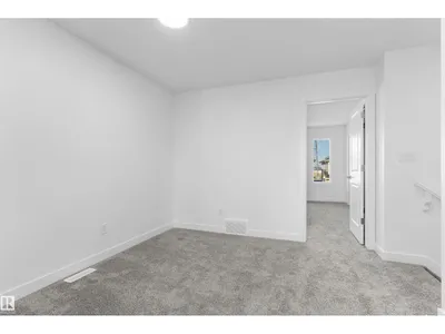 18863 29 AV NW photo 31