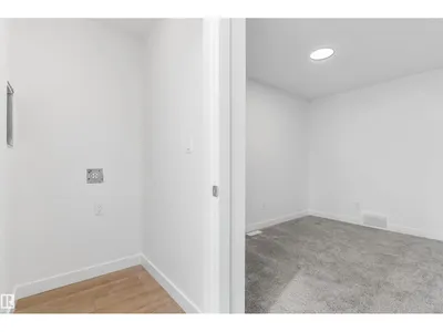 18863 29 AV NW photo 32