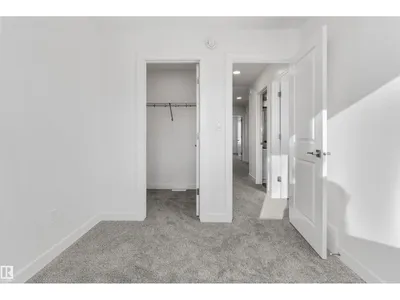 18863 29 AV NW photo 37