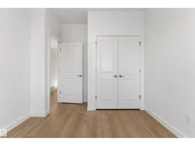 18863 29 AV NW photo 6