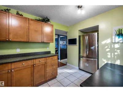 10539 84 ST NW photo 20